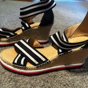 Women's Size 10 Tommy Hilfiger wedges.